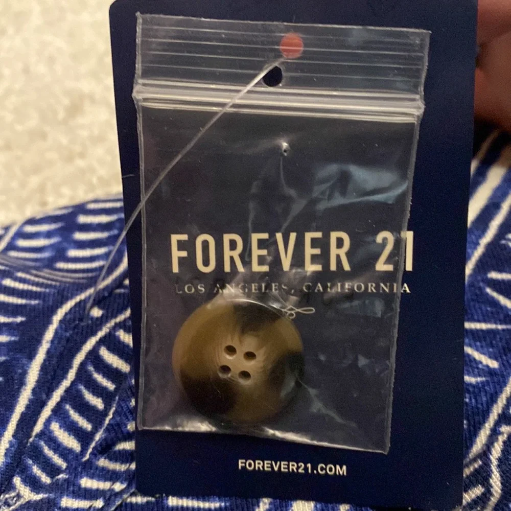 🎉HOST PICK!🎉NWT Forever 21 Blue and White Button Up Shorts - Picture 7 of 8